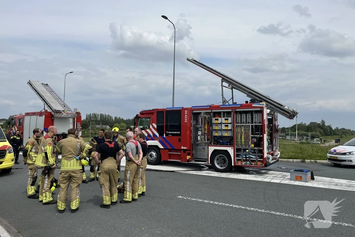 Auto te water na frontale aanrijding met vrachtwagen