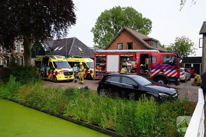 Traumateam ingezet voor auto op zijkant