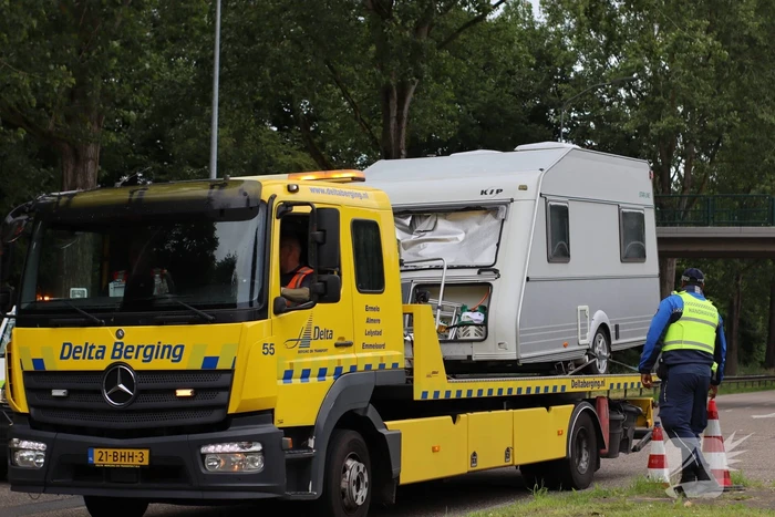 Auto verliest caravan