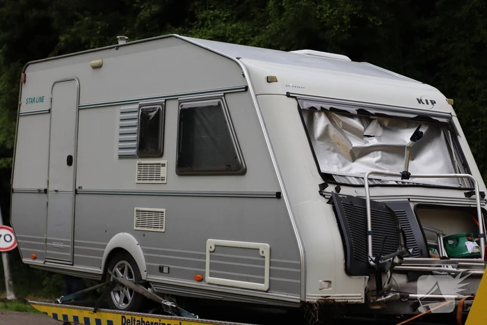 Auto verliest caravan