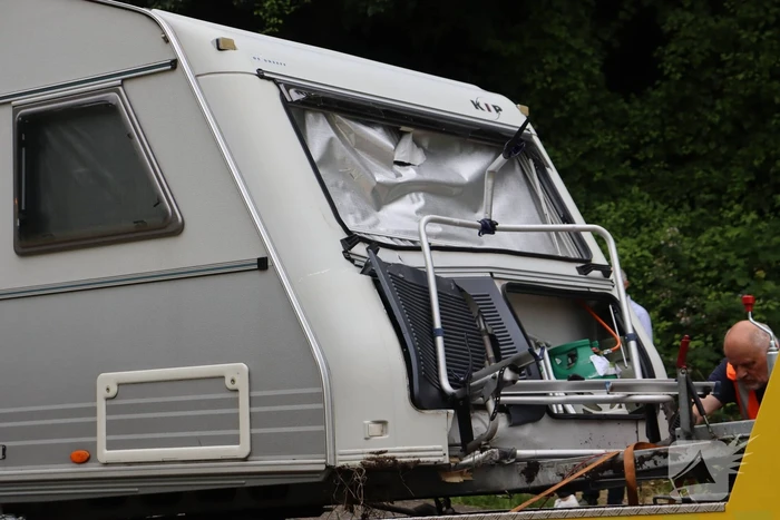 Auto verliest caravan