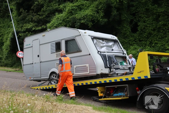 Auto verliest caravan