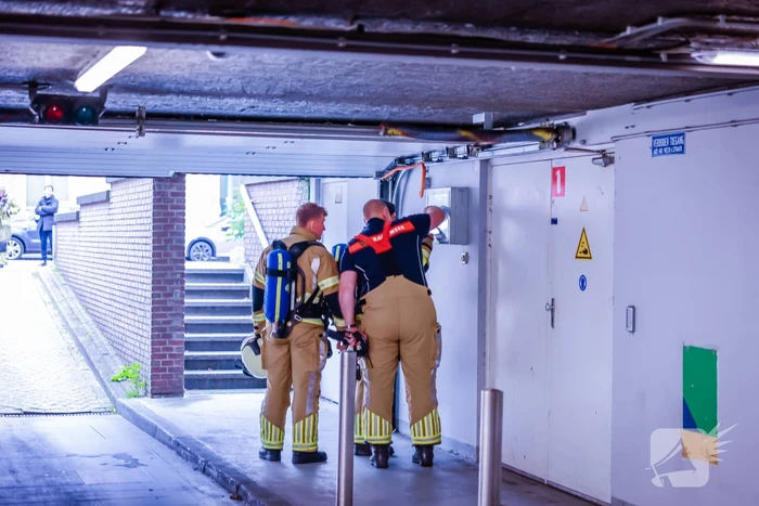 Brandweer doet onderzoek in Q-park parkeergarage