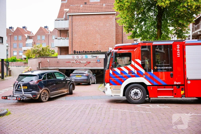 Brandweer doet onderzoek in Q-park parkeergarage