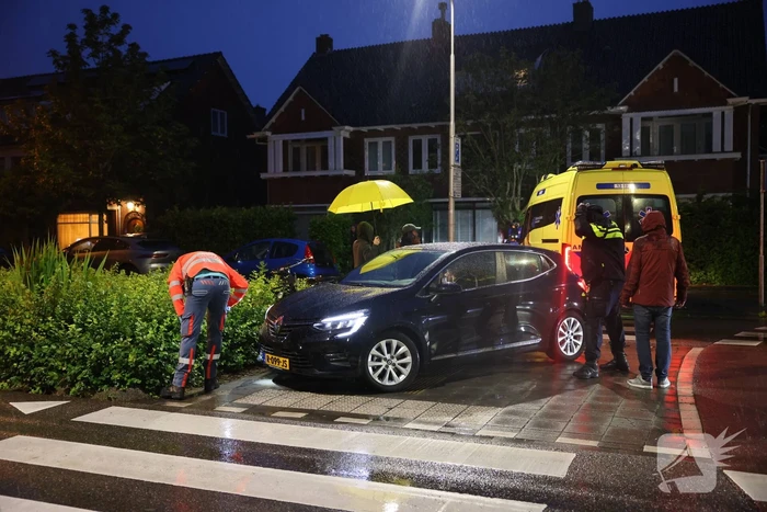 Fietser en automobilist botsen