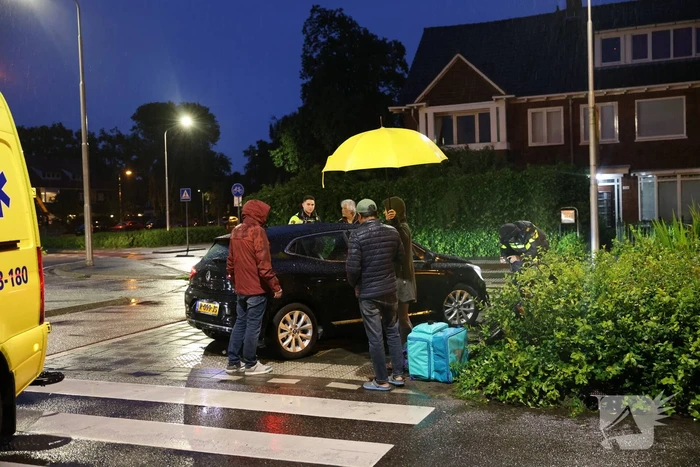 Fietser en automobilist botsen
