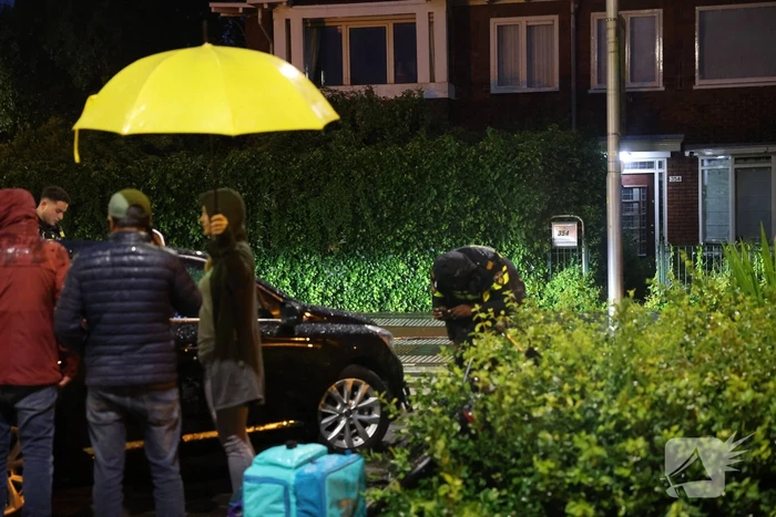 Fietser en automobilist botsen