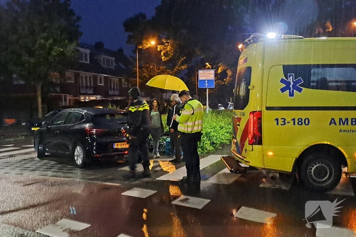 Fietser en automobilist botsen