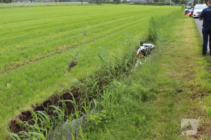 Motorrijder belandt in sloot