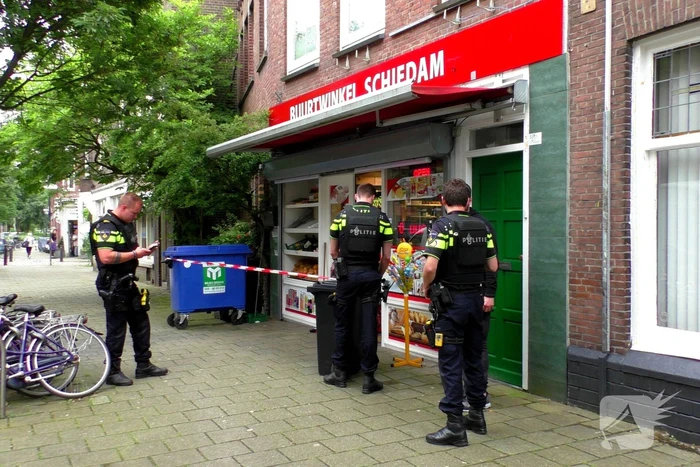Politie zoekt dader na gewapende overval op buurtwinkel