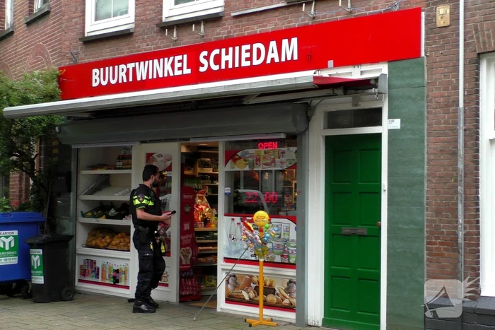 Politie zoekt dader na gewapende overval op buurtwinkel