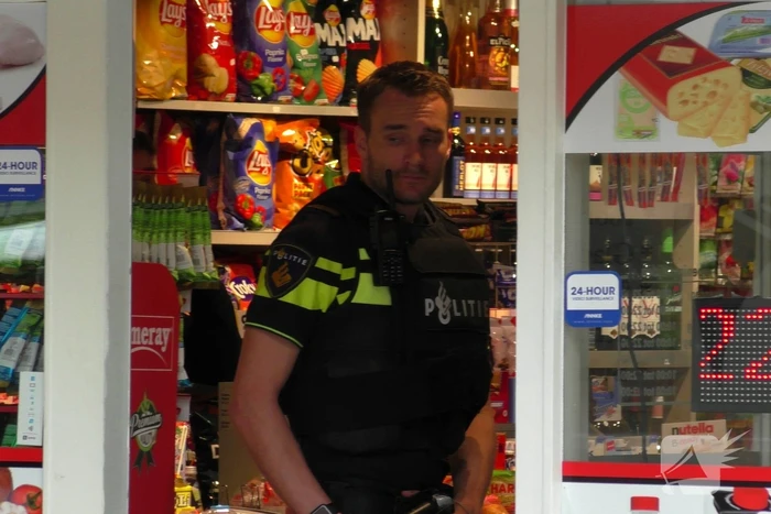 Politie zoekt dader na gewapende overval op buurtwinkel
