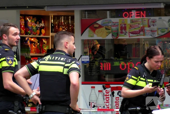 Politie zoekt dader na gewapende overval op buurtwinkel