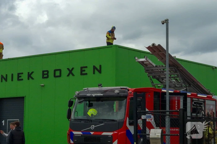 Brandweer onderzoekt brand in opslag