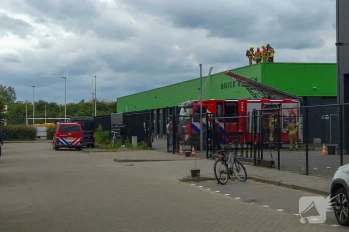 Brandweer onderzoekt brand in opslag