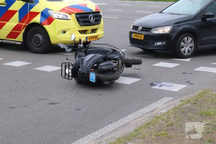 Scooterrijder geschept door automobilist