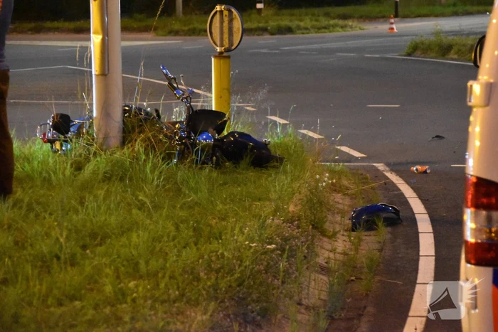 Brommerrijder gewond na frontale botsing met auto