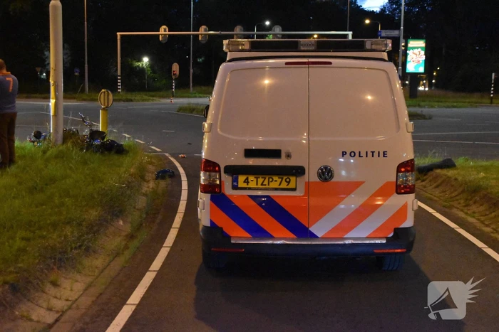 Brommerrijder gewond na frontale botsing met auto