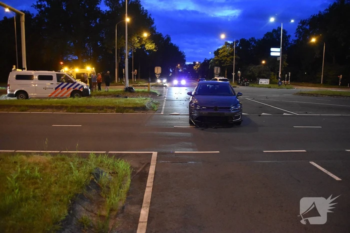 Brommerrijder gewond na frontale botsing met auto