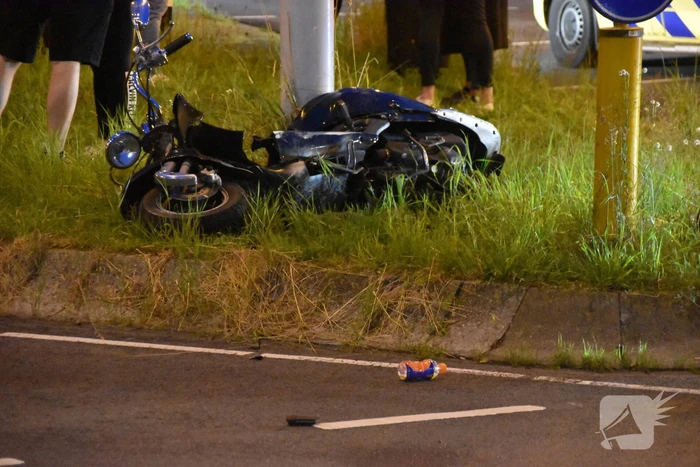 Brommerrijder gewond na frontale botsing met auto
