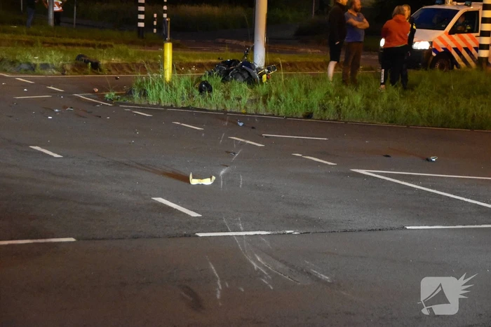 Brommerrijder gewond na frontale botsing met auto