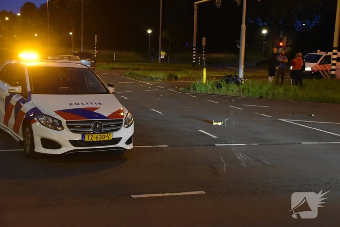 Brommerrijder gewond na frontale botsing met auto