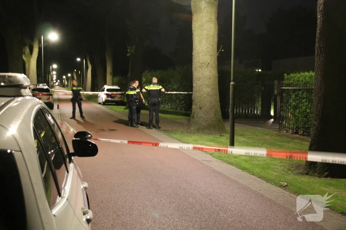 Brand bij huis nadat er een explosief tegen de voordeur wordt gegooid