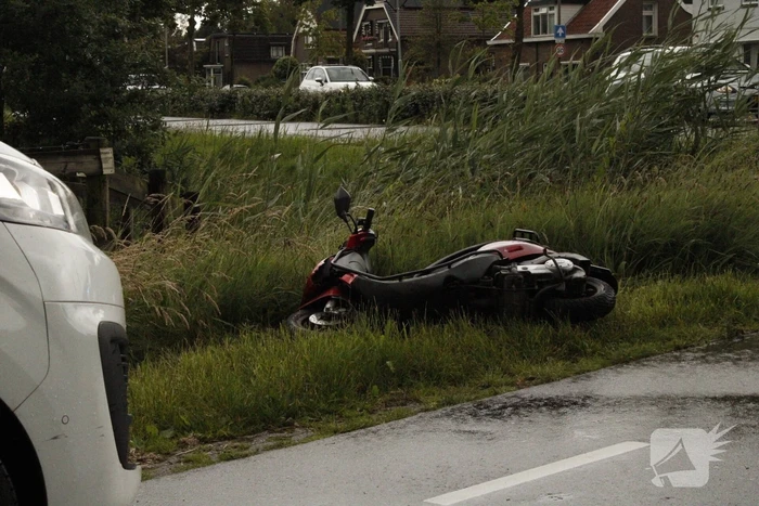 Scooterrijder gewond bij aanrijding met automobilist