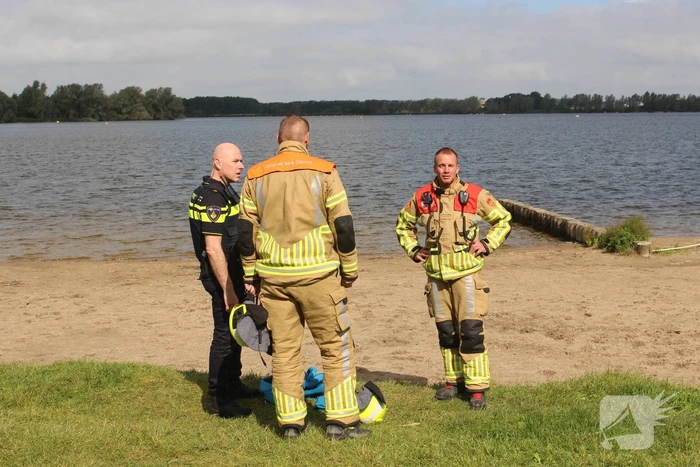 Veel hulpdiensten aanwezig bij Valkenbursemeer, vermoedelijk persoon in het water