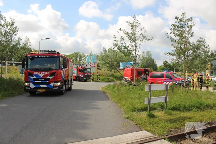 Veel hulpdiensten aanwezig bij Valkenbursemeer, vermoedelijk persoon in het water