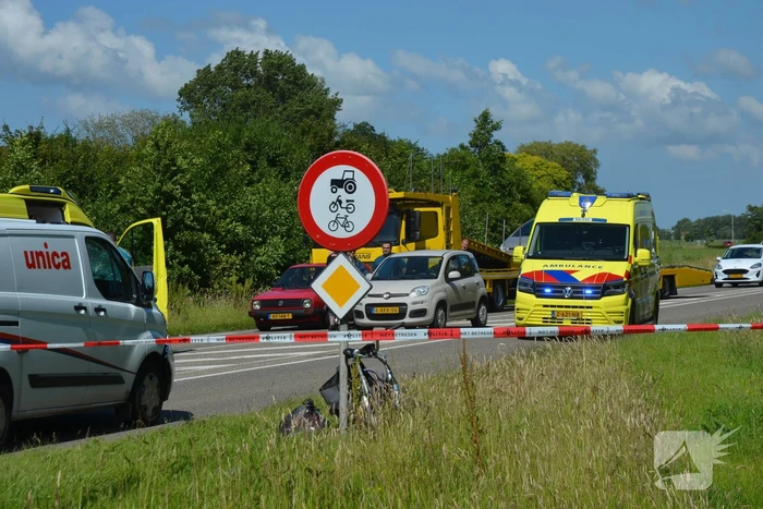 Fietser zwaargewond na ongeval met auto