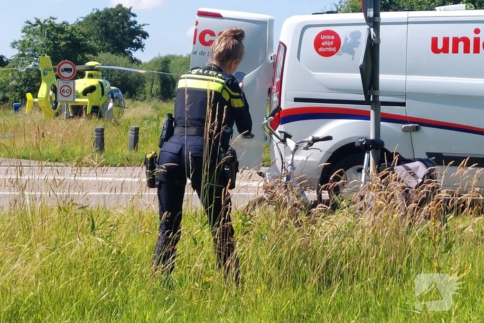 Fietser zwaargewond na ongeval met auto
