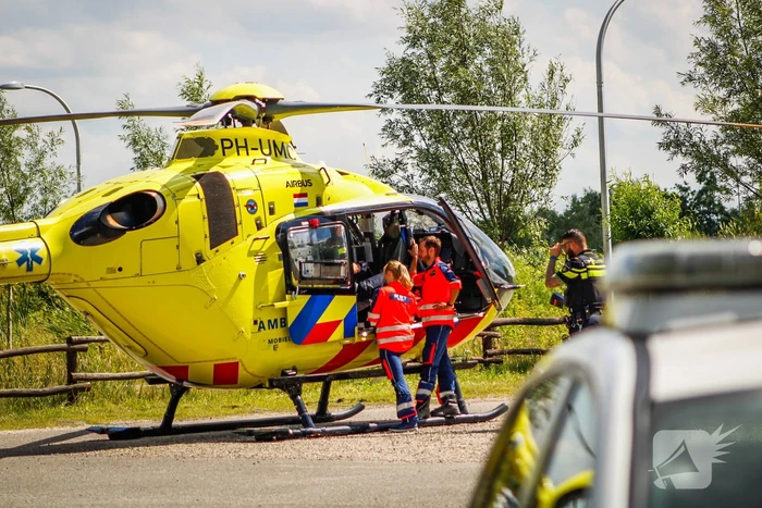 Traumahelikopter aanwezig voor noodsituatie in woning