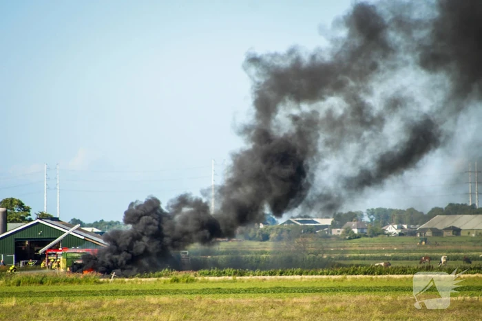 Tractor gaat in vlammen op