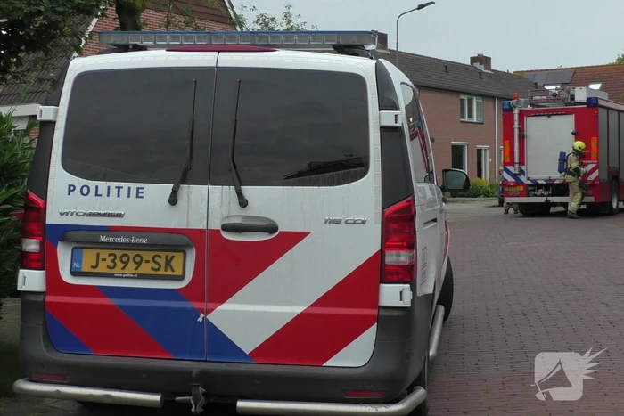 Jongeman steekt vuurwerk af vanuit raam buren bellen brandweer