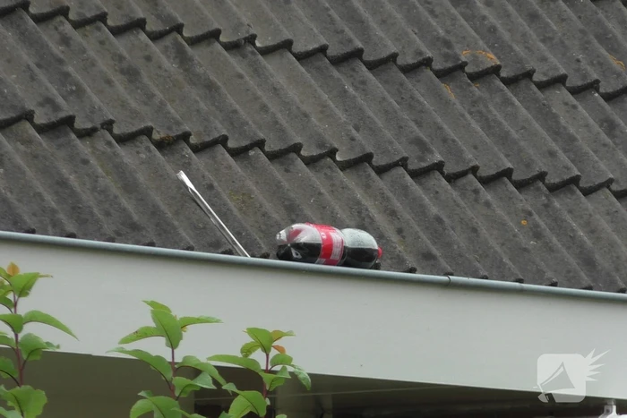 Jongeman steekt vuurwerk af vanuit raam buren bellen brandweer