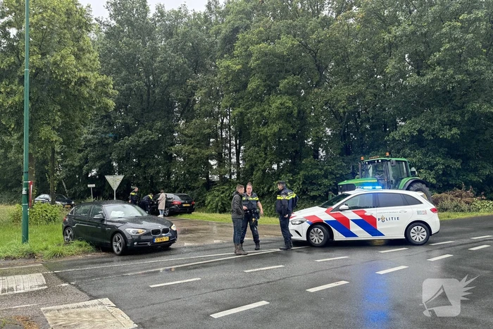 Tractor en personenauto klappen op elkaar