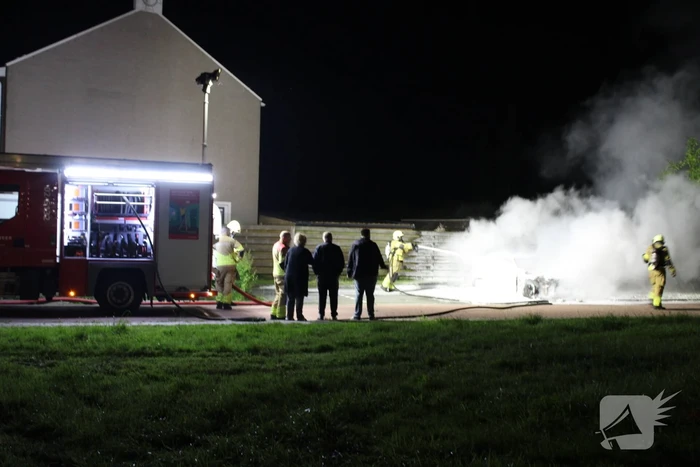 Auto gaat in vlammen op