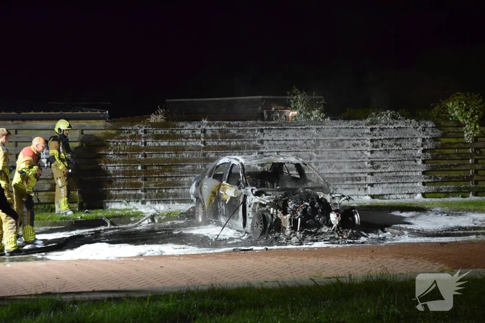 Auto gaat in vlammen op