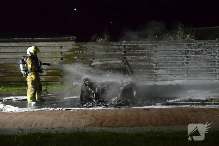 Auto gaat in vlammen op