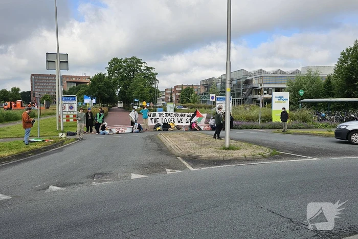 Pro-Palestina demonstranten blokkeren toegang tot campus