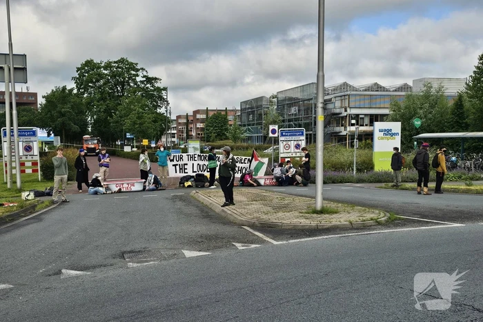 Pro-Palestina demonstranten blokkeren toegang tot campus