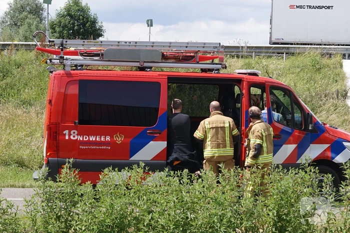 Brandweer doorzoekt sloot na aantreffen kinderfiets