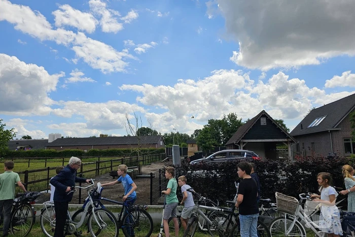 Personen bekneld bij ongeval sportvliegtuig