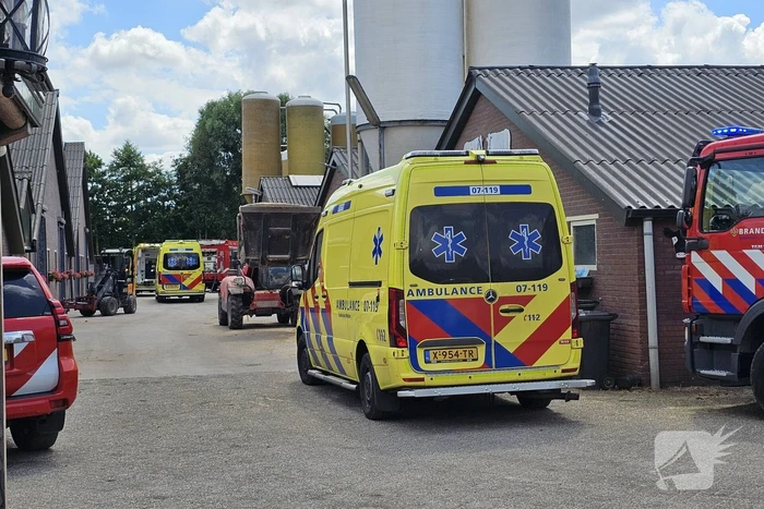 Personen bekneld bij ongeval sportvliegtuig