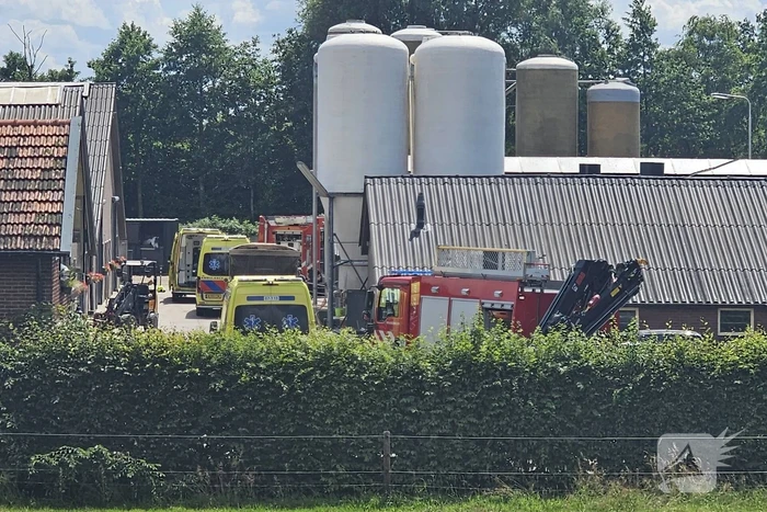 Personen bekneld bij ongeval sportvliegtuig