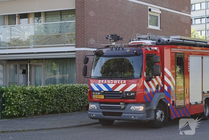 Brandweer voert controle uit na knal