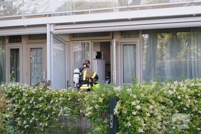 Brandweer voert controle uit na knal