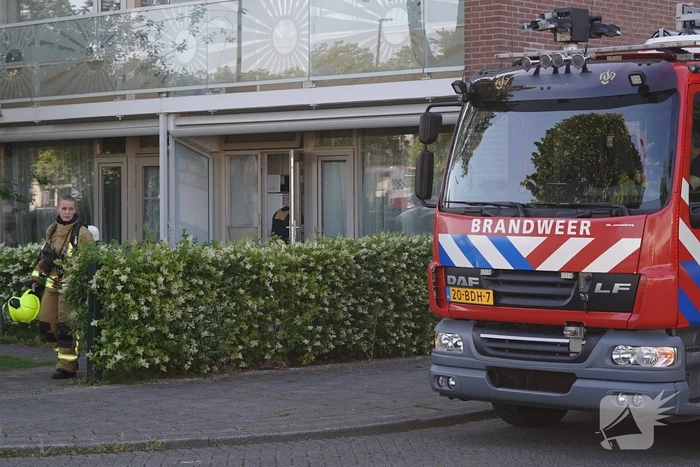 Brandweer voert controle uit na knal