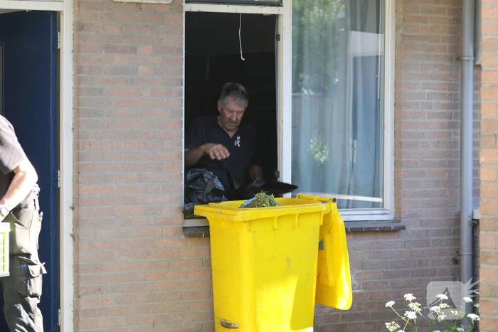 Politie rolt hennepkwekerij in woning op